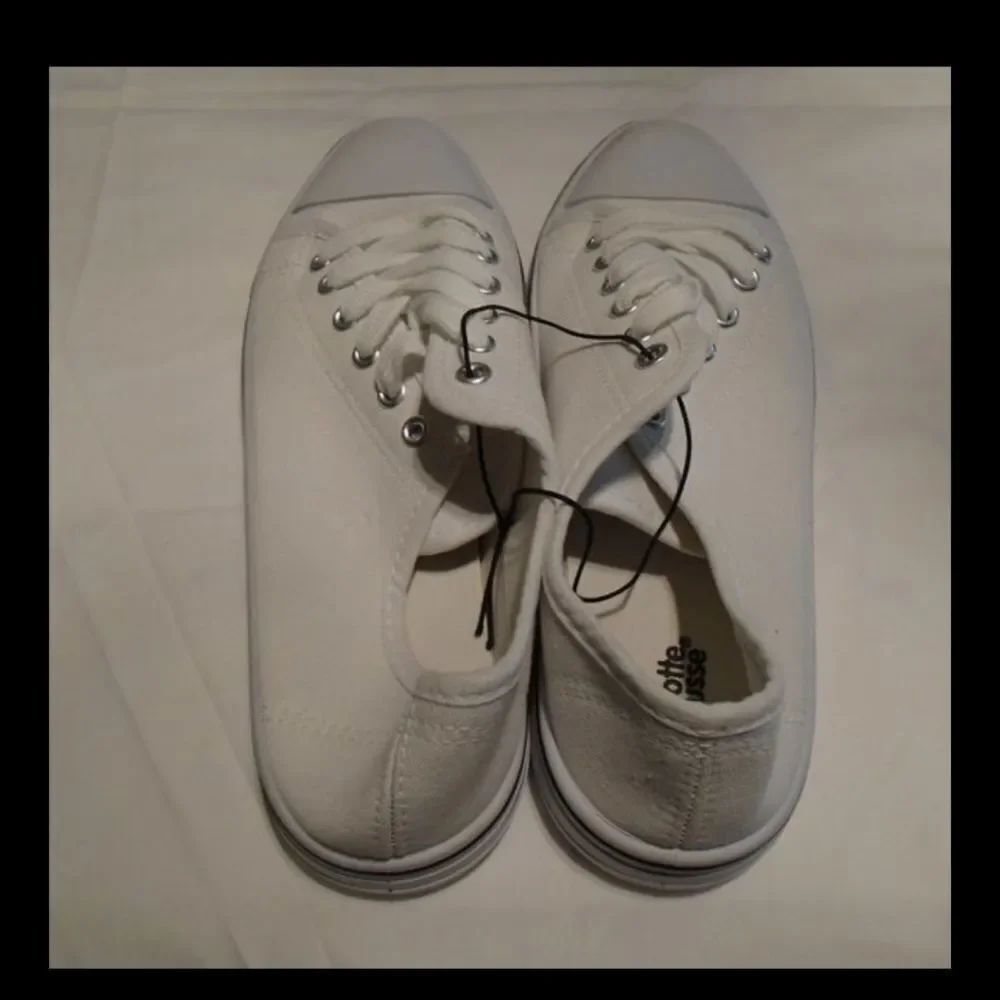 BRAND NEW CHARLOTTE RUSSE ROUND TOE SLIP-ON SNEAKER - Picture 9 of 15